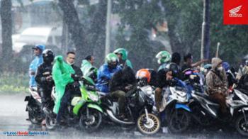 Bagi Pengendara Sepeda Motor, Boleh Neduh Tapi Jangan di Kolong Jembatan 