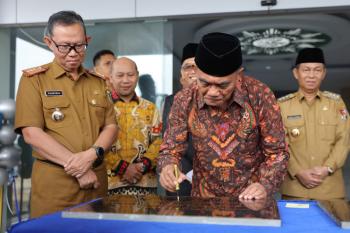 Sekdaprov Fahrizal Dampingi Menko PMK RI Muhadjir Effendy Resmikan Gedung Rektorat Universitas Muhammadiyah Kotabumi