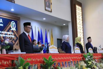 Sekretaris Daerah Provinsi Lampung Hadiri Rapat Paripurna Istimewa Peresmian Pemberhentian dan Pengangkatan Antar Waktu Anggota DPRD Provinsi Lampung 