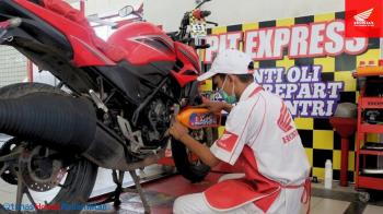 Mengapa Oli Motor Baru Harus Segera di Ganti? Begini Jawabannya 