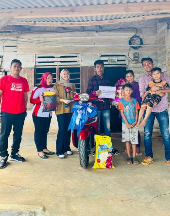 Menjadi Konsumen Pertama Pembelian Motor Terbaru Honda Stylo 160, Bapak Syafril Mendapatkan Kejutan Dari TDM Kotabumi 