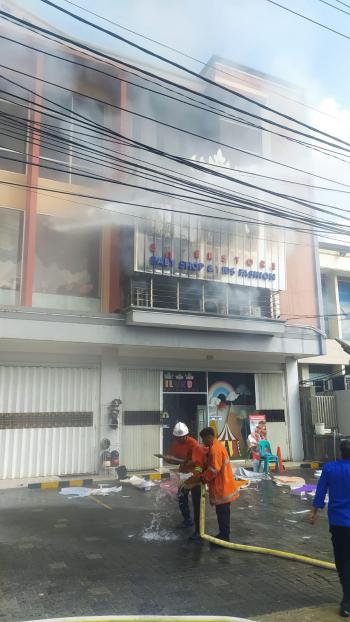 Toko Perlengkapan Bayi di Bandar Lampung Kebakaran 